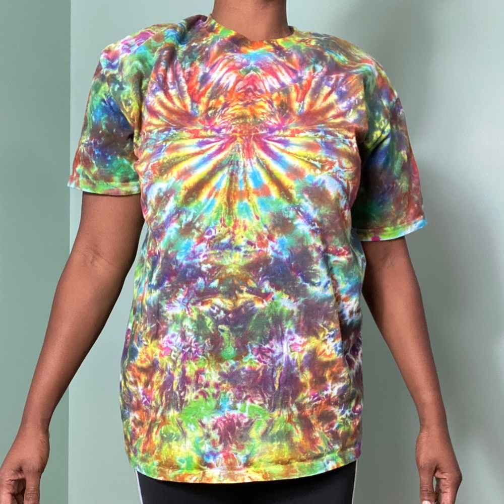 LIQUID BLUE Tie-dye shirt